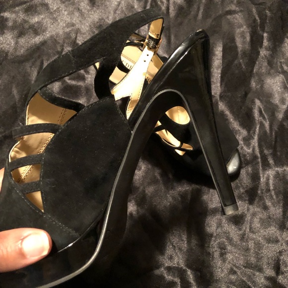 Black Heels 🖤 - Picture 3 of 8